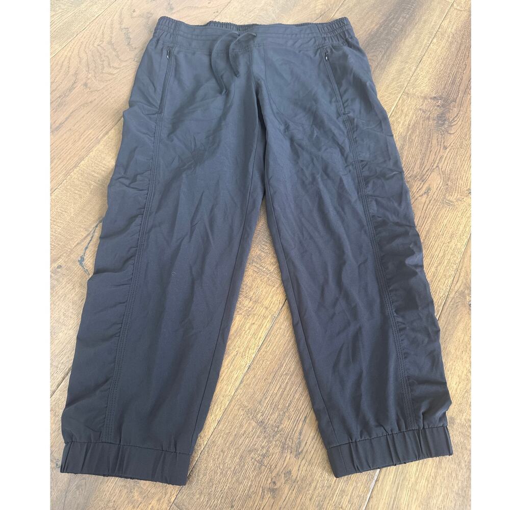 Athleta La Viva Capri Pull on Joggers UPF 50+ Black Women's Size 2 NWT